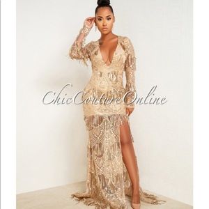 A gown typically worn during an occasion.